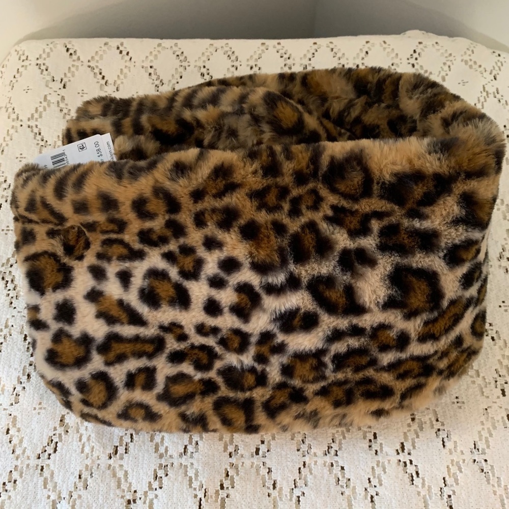 *NWT* Calvin Klein Leo Faux Fur Infinity Loop - Picture 3 of 8